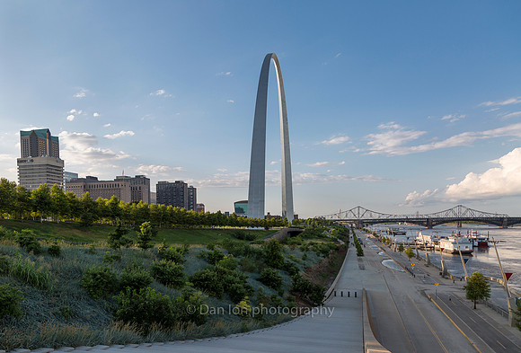 Gateway Arch from way South
